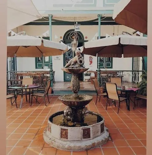 El Chabot Hostel
